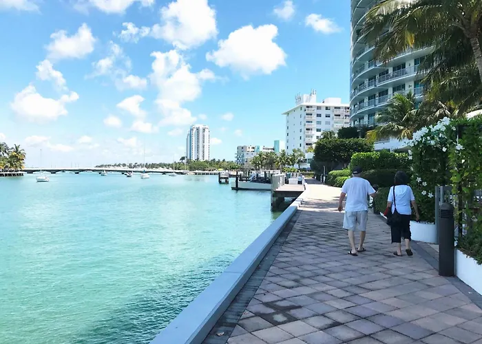 South Beach 2 Bedroom Family & Pet Friendly Apartment With Balcony & Free Parking